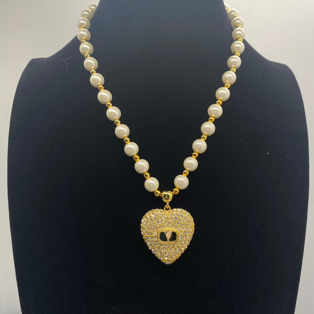 Elegant Pearl Heart Chain