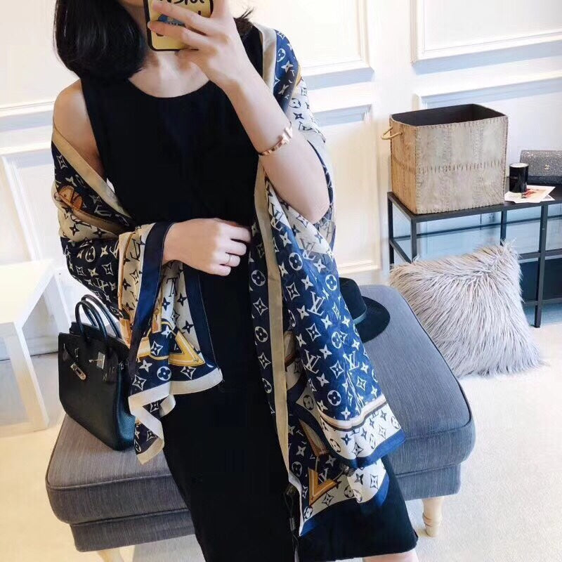 Fashion printing long four-leaf clover square towel