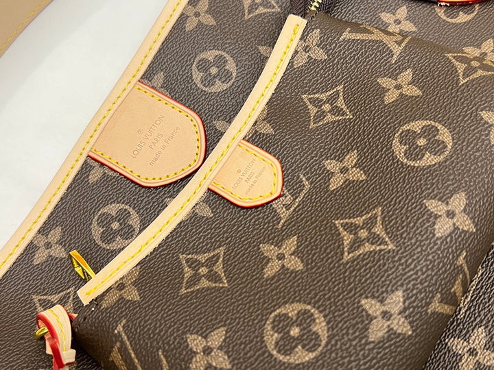 Seasonal New Products - Medium Deluxe Shopping Bag