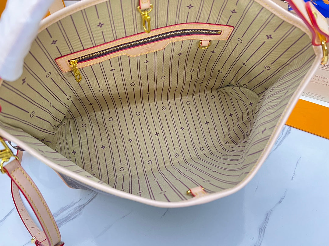 Seasonal New Products - Medium Deluxe Shopping Bag