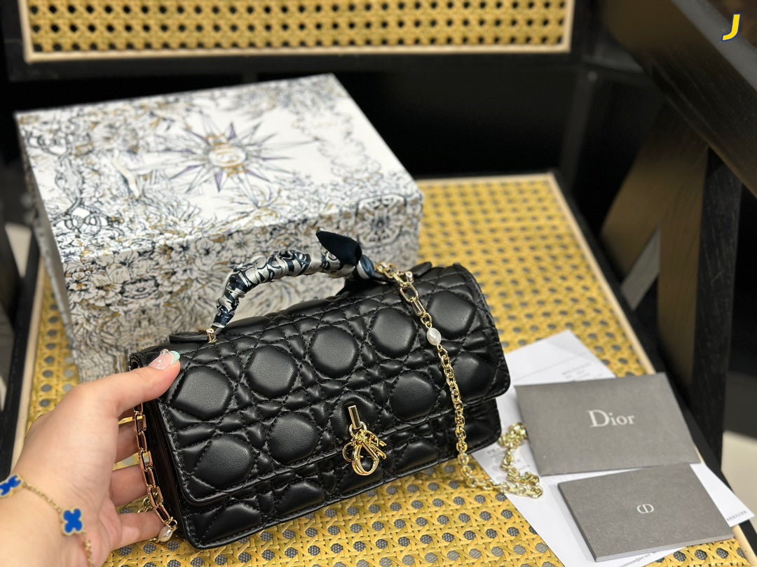 Classic CD Bump and Irregular Pattern Handbag