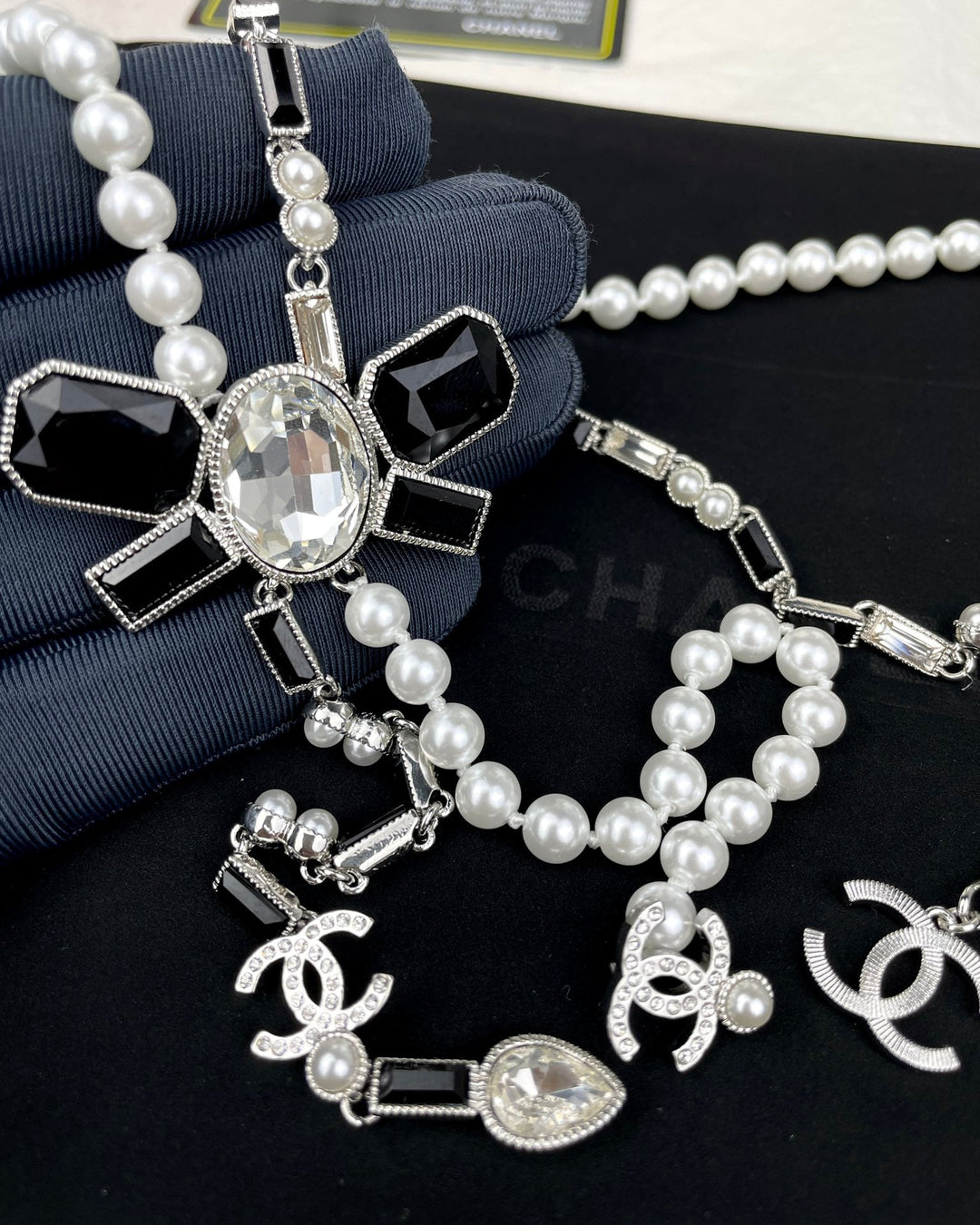 Fashion CC Rhinestone Pearl Bow Pattern Necklace