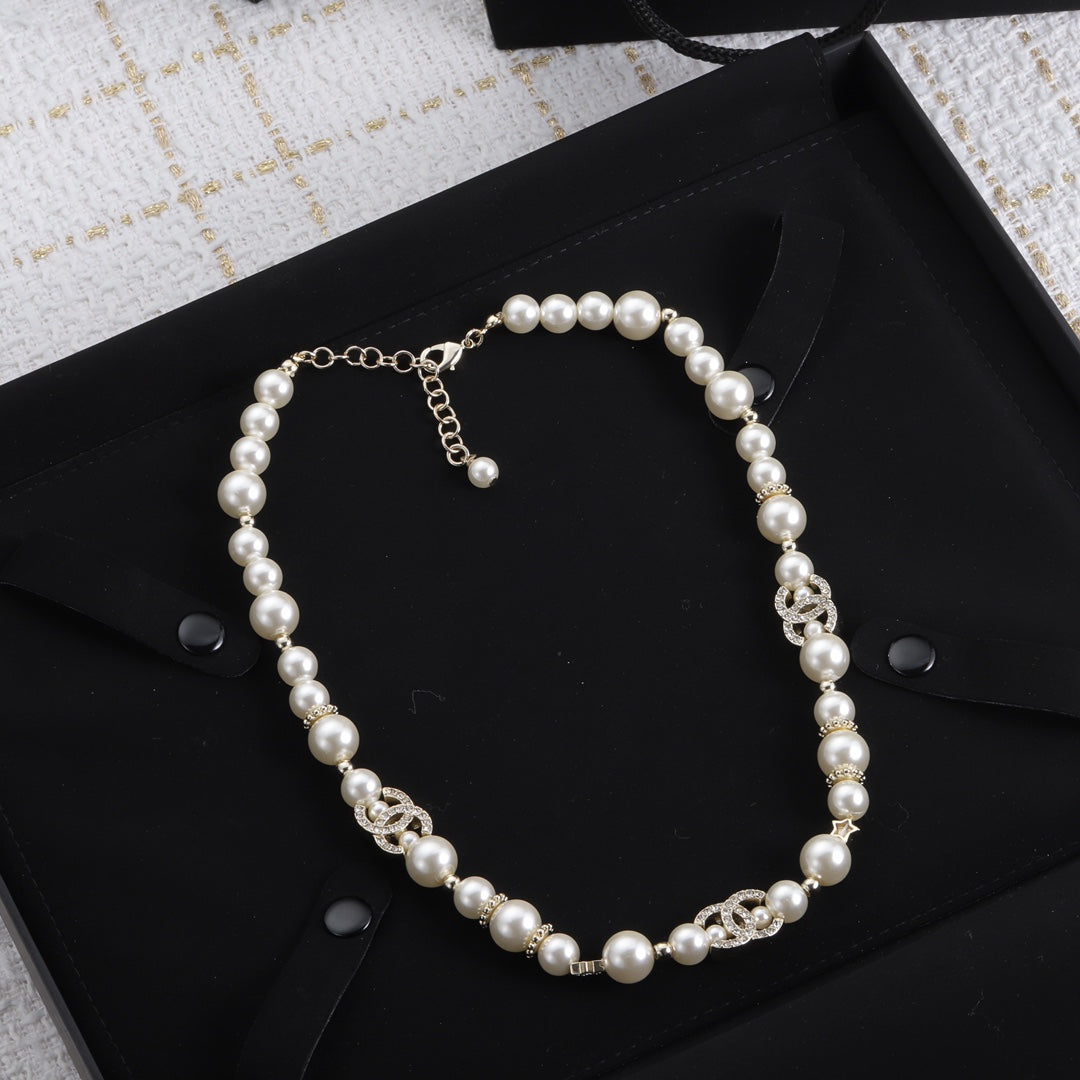 Fashion CC Pearl Round Necklace