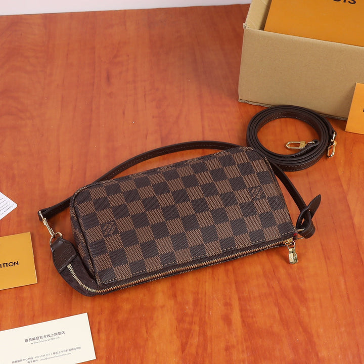 Classic three-color canvas clutch/shoulder bag