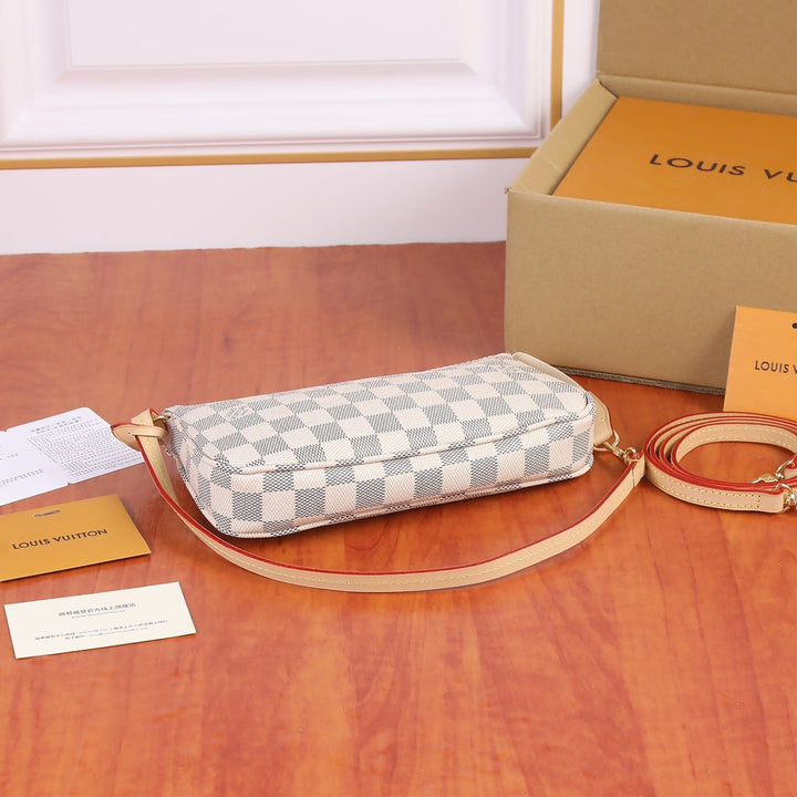 Classic three-color canvas clutch/shoulder bag
