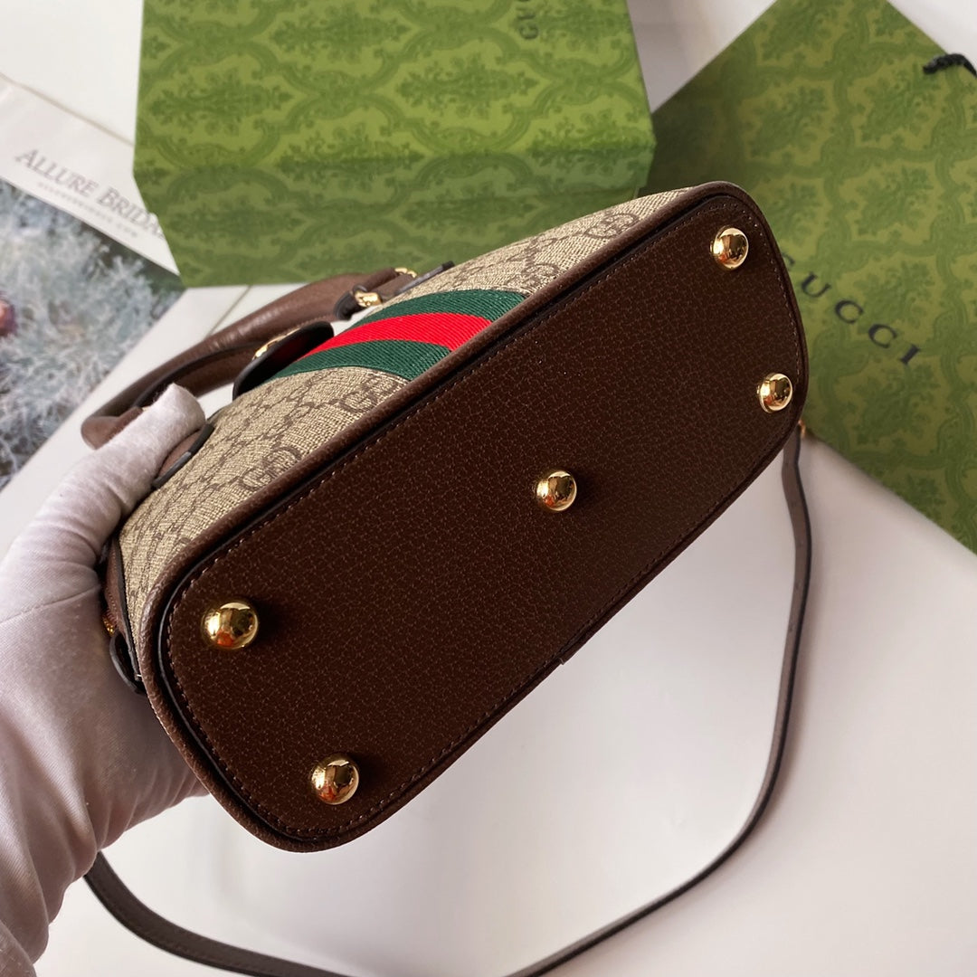 Fashionable and exquisite cowhide handbag