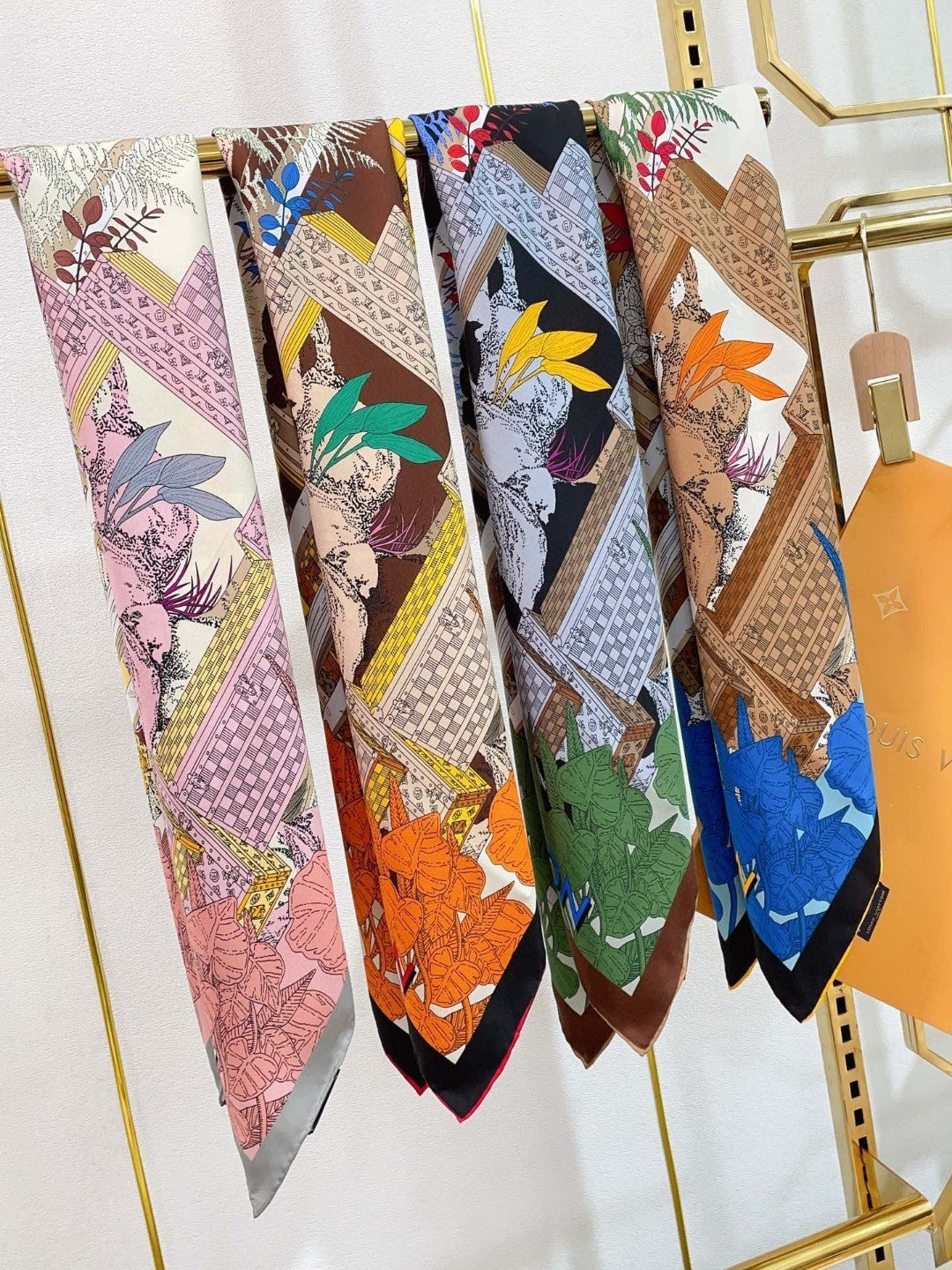 Fashionable four-leaf clover printed silk scarf