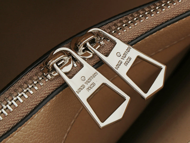 3 Colors - Embossed bucket bag in cowhide leather