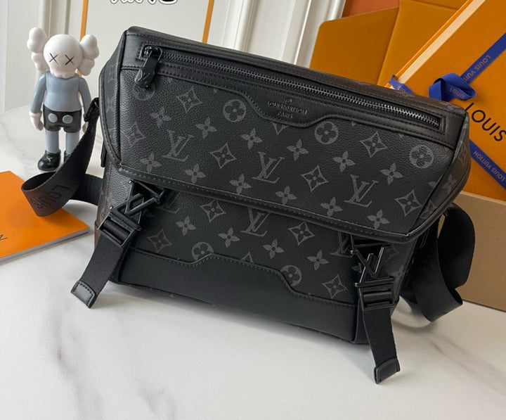 3 Colors - New Large Capacity Messenger Bag