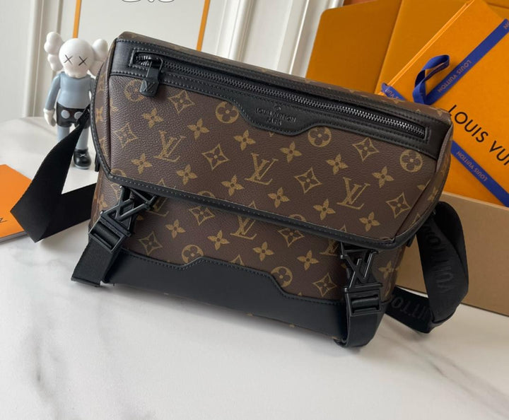 3 Colors - New Large Capacity Messenger Bag