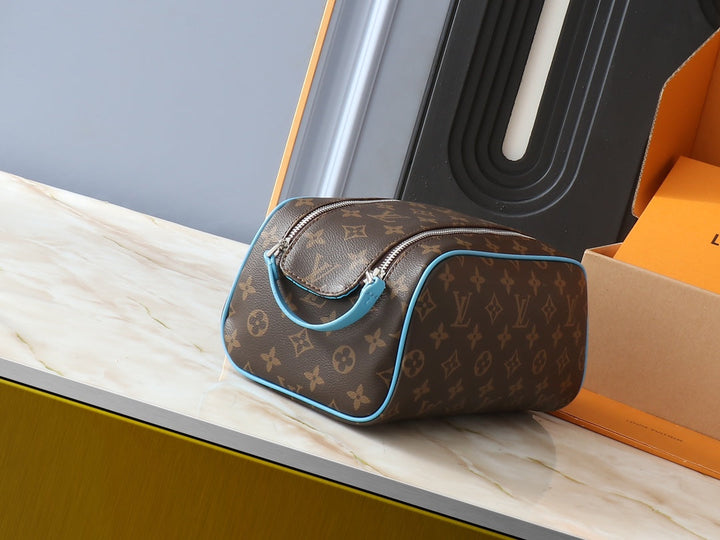 2 Colors - Large Capacity Toilet Bag