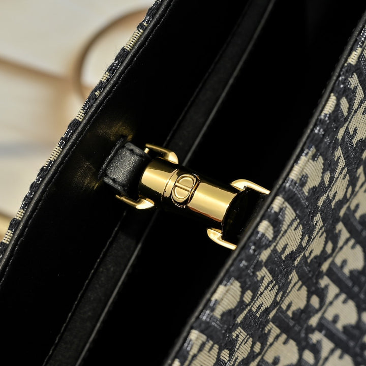 3 Colors - Slim Shoulder Bag
