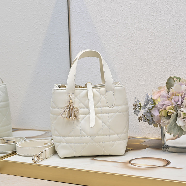 3 Colors - Small Vertical Diamond Pattern Handbag