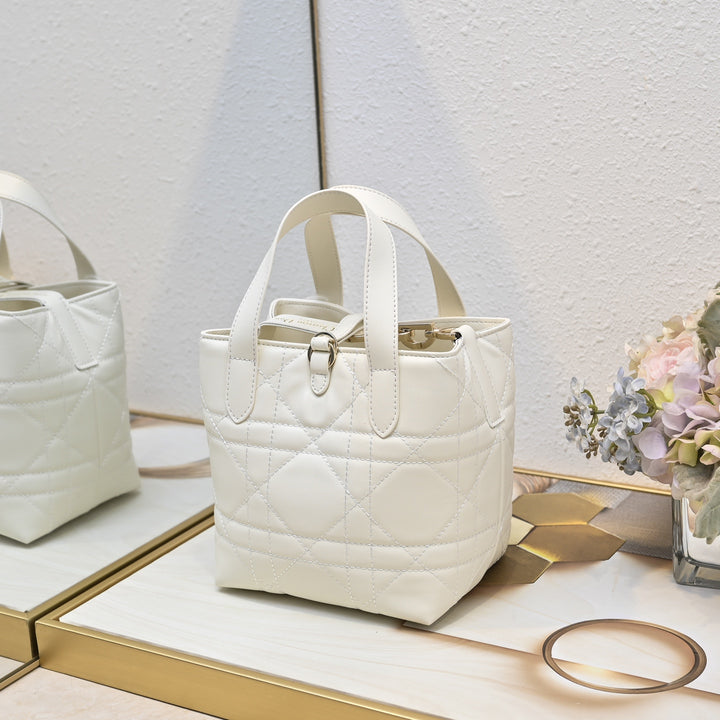 3 Colors - Small Vertical Diamond Pattern Handbag
