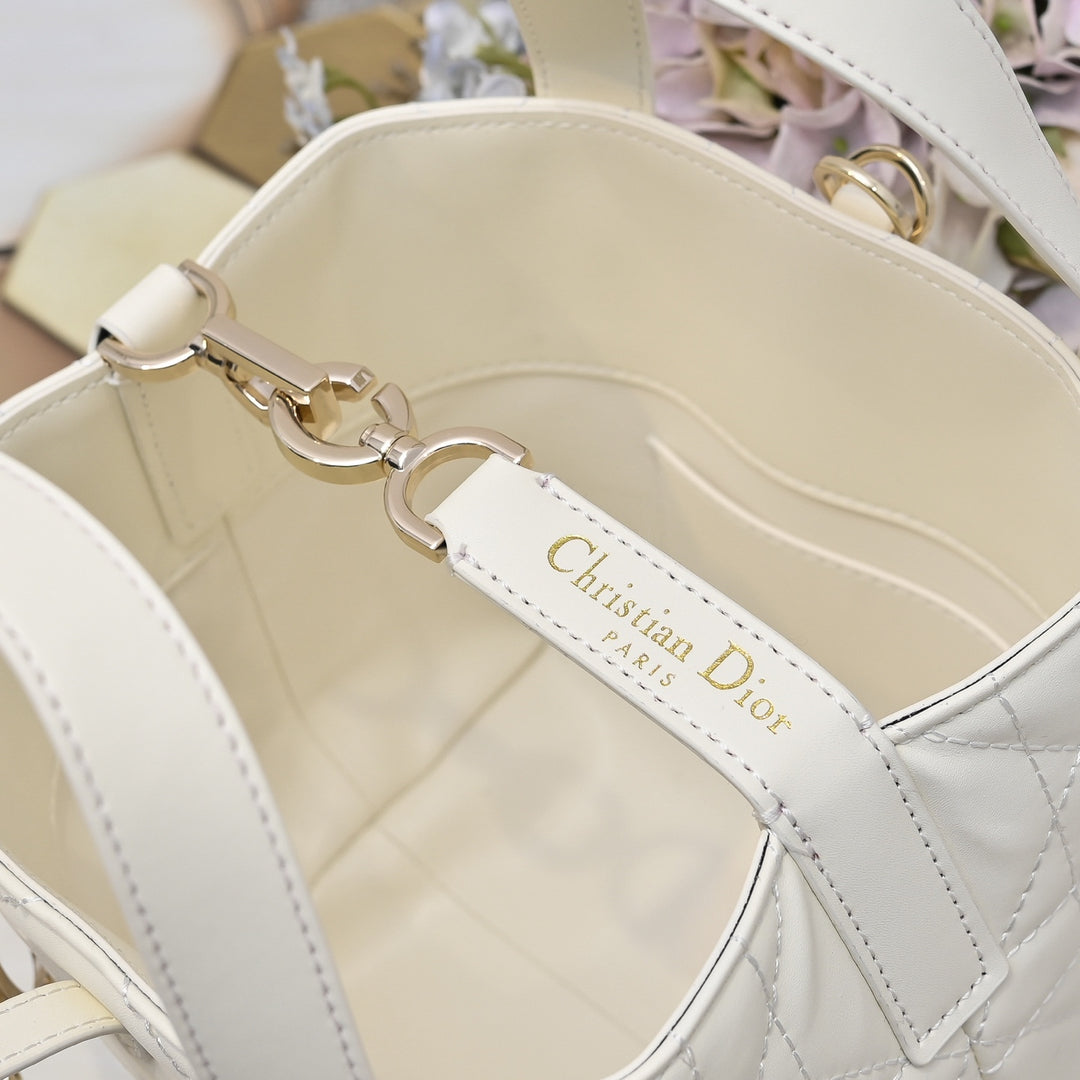 3 Colors - Small Vertical Diamond Pattern Handbag