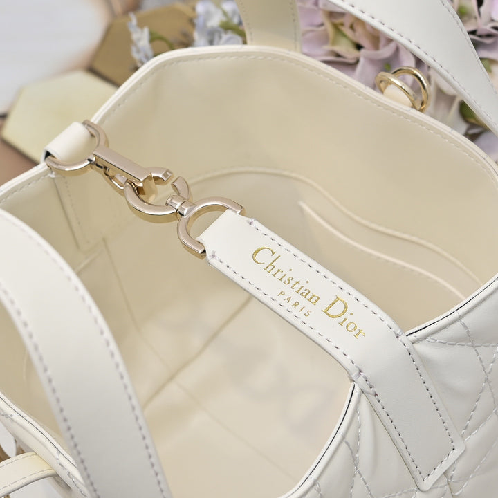 3 Colors - Small Vertical Diamond Pattern Handbag