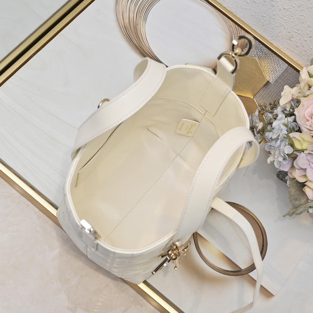 3 Colors - Small Vertical Diamond Pattern Handbag
