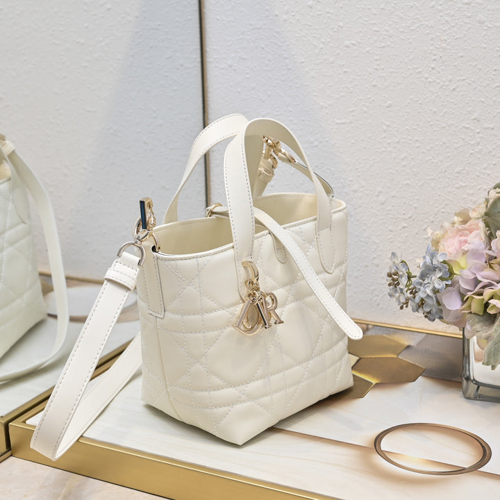 3 Colors - Small Vertical Diamond Pattern Handbag
