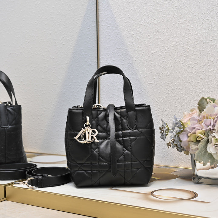 3 Colors - Small Vertical Diamond Pattern Handbag