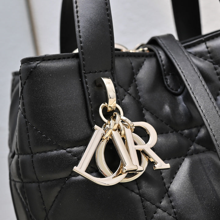 3 Colors - Small Vertical Diamond Pattern Handbag
