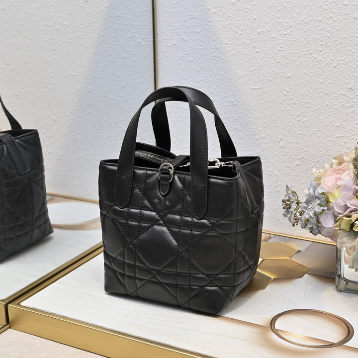 3 Colors - Small Vertical Diamond Pattern Handbag