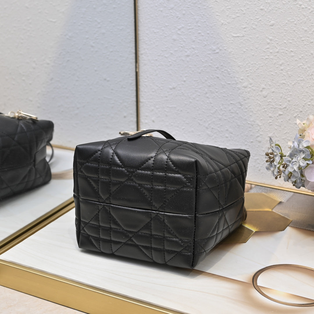 3 Colors - Small Vertical Diamond Pattern Handbag