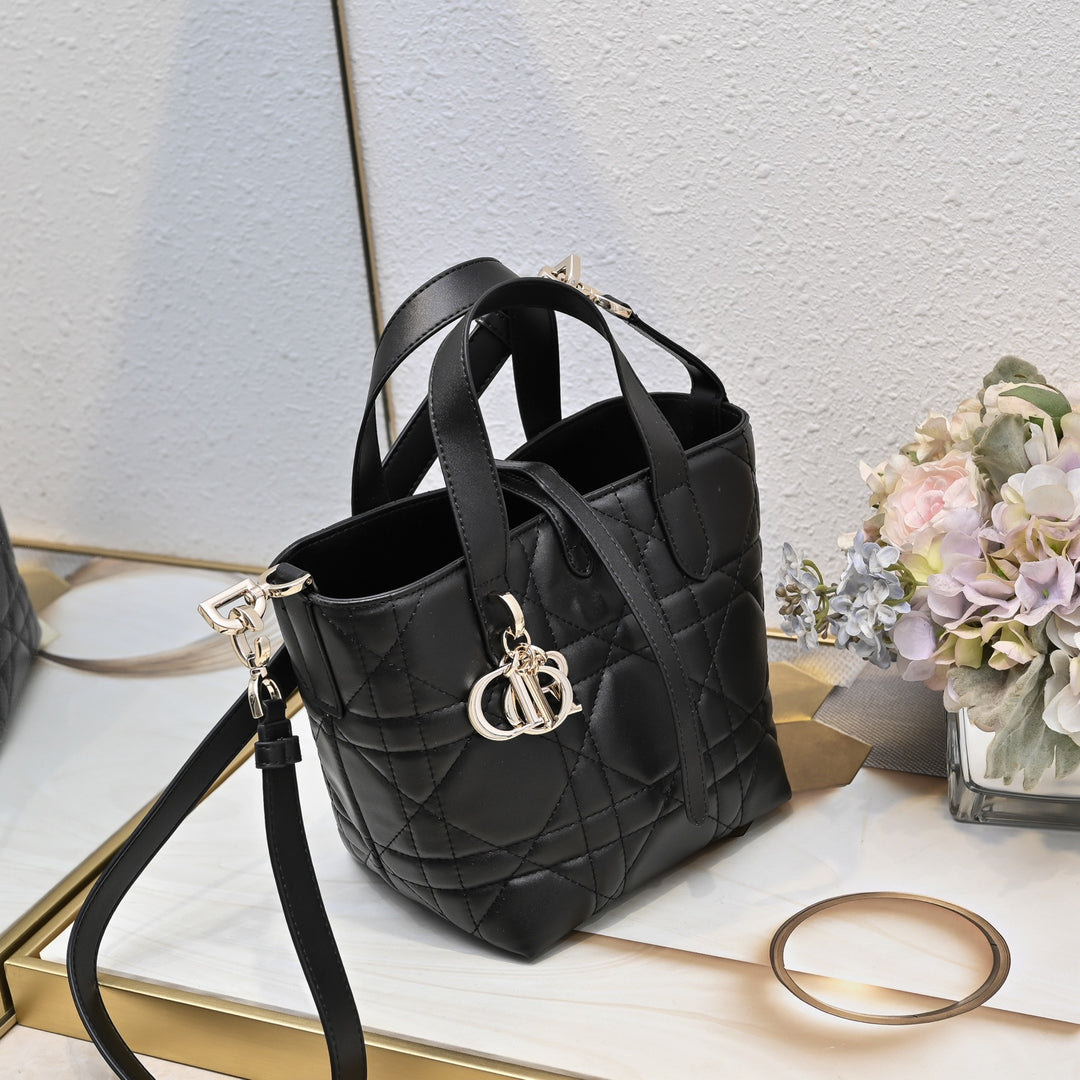 3 Colors - Small Vertical Diamond Pattern Handbag