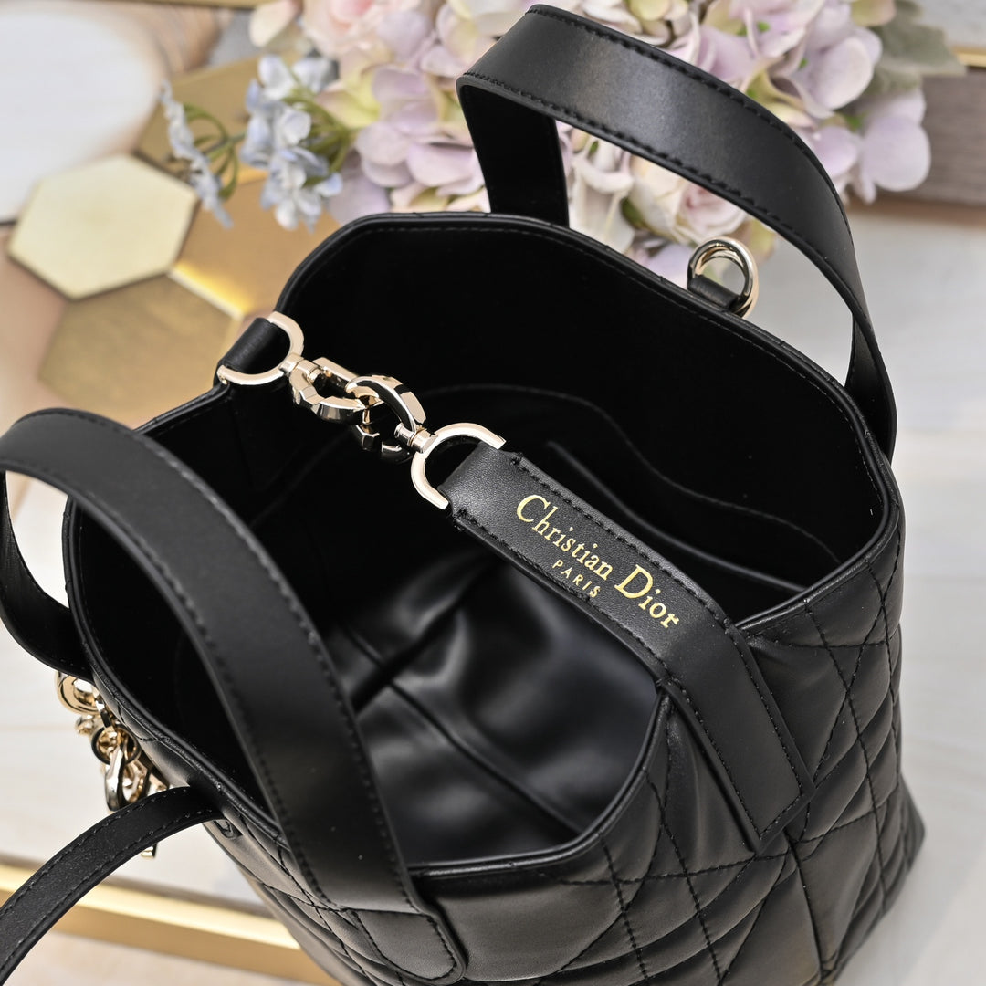 3 Colors - Small Vertical Diamond Pattern Handbag