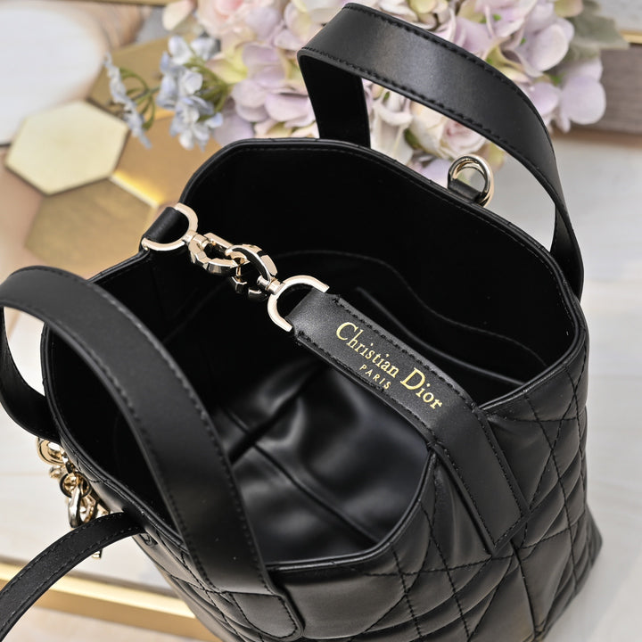 3 Colors - Small Vertical Diamond Pattern Handbag