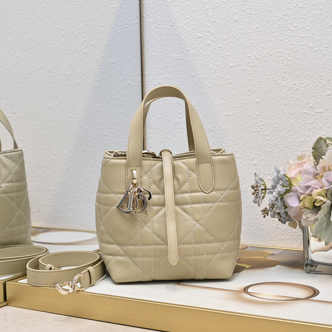 3 Colors - Small Vertical Diamond Pattern Handbag