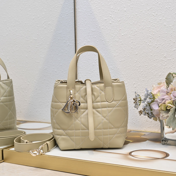 3 Colors - Small Vertical Diamond Pattern Handbag