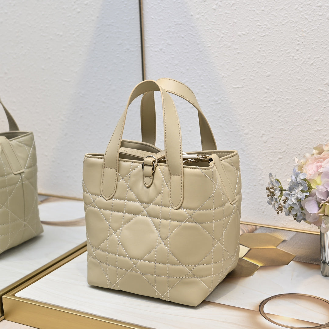 3 Colors - Small Vertical Diamond Pattern Handbag