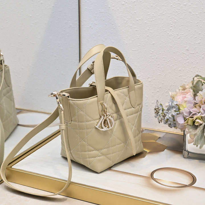 3 Colors - Small Vertical Diamond Pattern Handbag