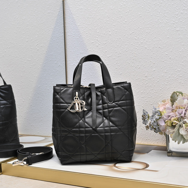 3 Colors - Large Vertical Diamond Pattern Handbag