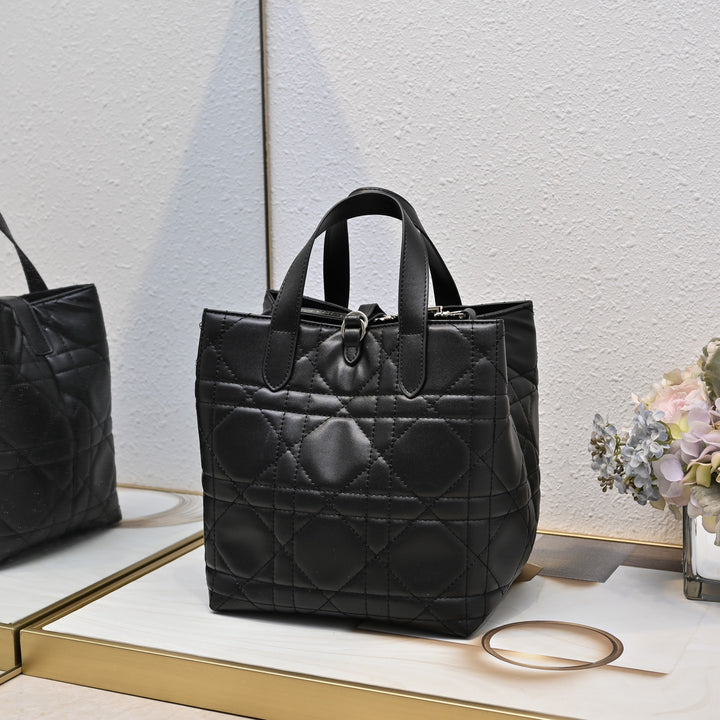 3 Colors - Large Vertical Diamond Pattern Handbag
