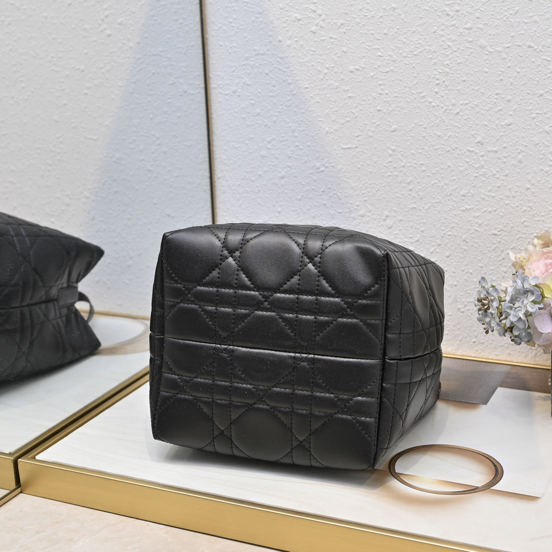 3 Colors - Large Vertical Diamond Pattern Handbag