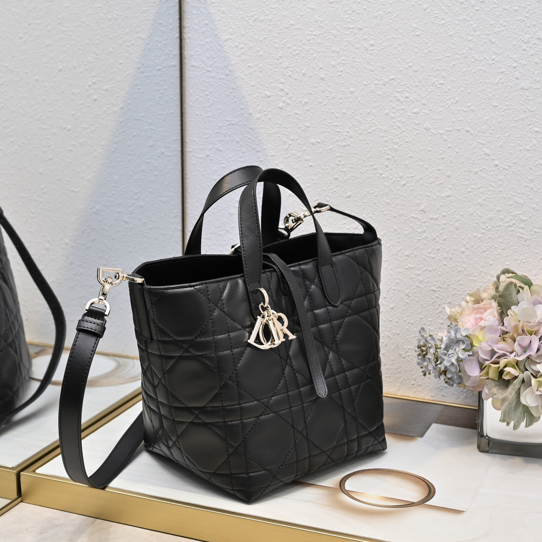 3 Colors - Large Vertical Diamond Pattern Handbag