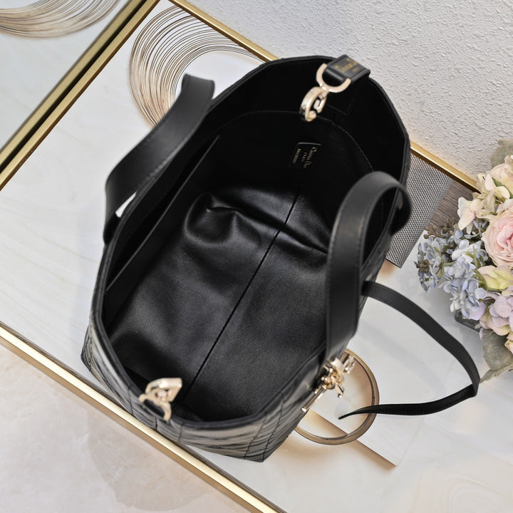 3 Colors - Large Vertical Diamond Pattern Handbag