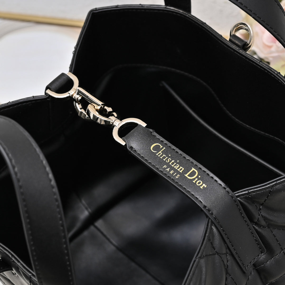 3 Colors - Large Vertical Diamond Pattern Handbag