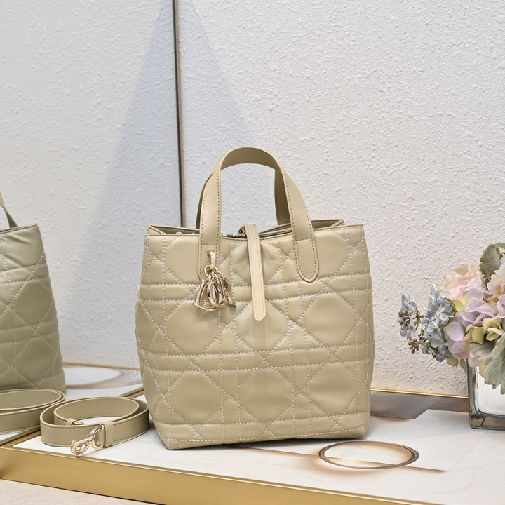 3 Colors - Large Vertical Diamond Pattern Handbag