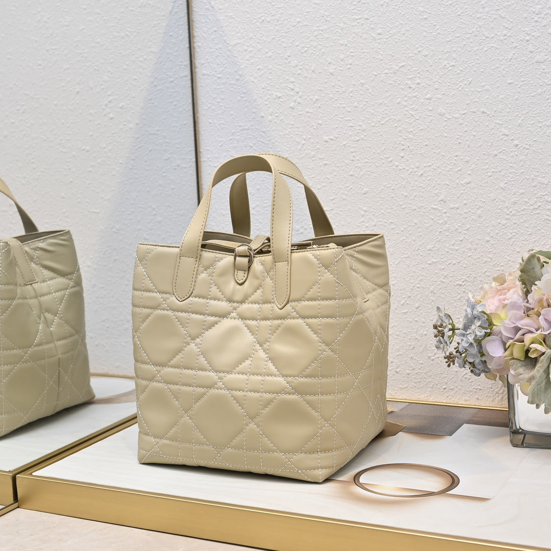3 Colors - Large Vertical Diamond Pattern Handbag