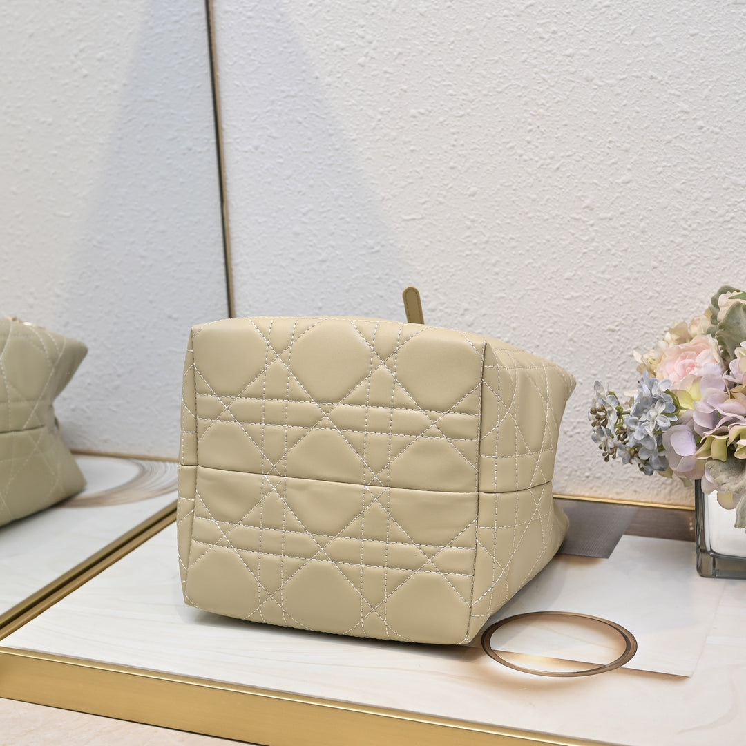 3 Colors - Large Vertical Diamond Pattern Handbag