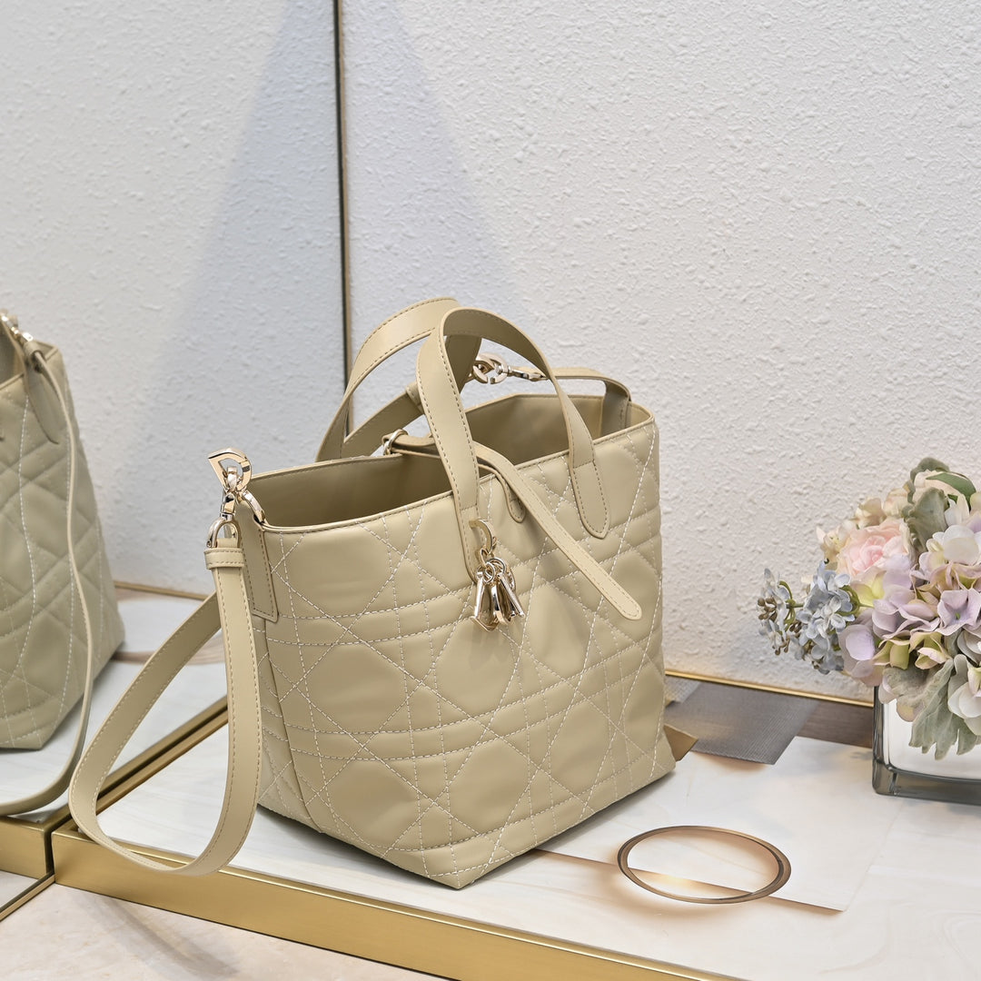 3 Colors - Large Vertical Diamond Pattern Handbag