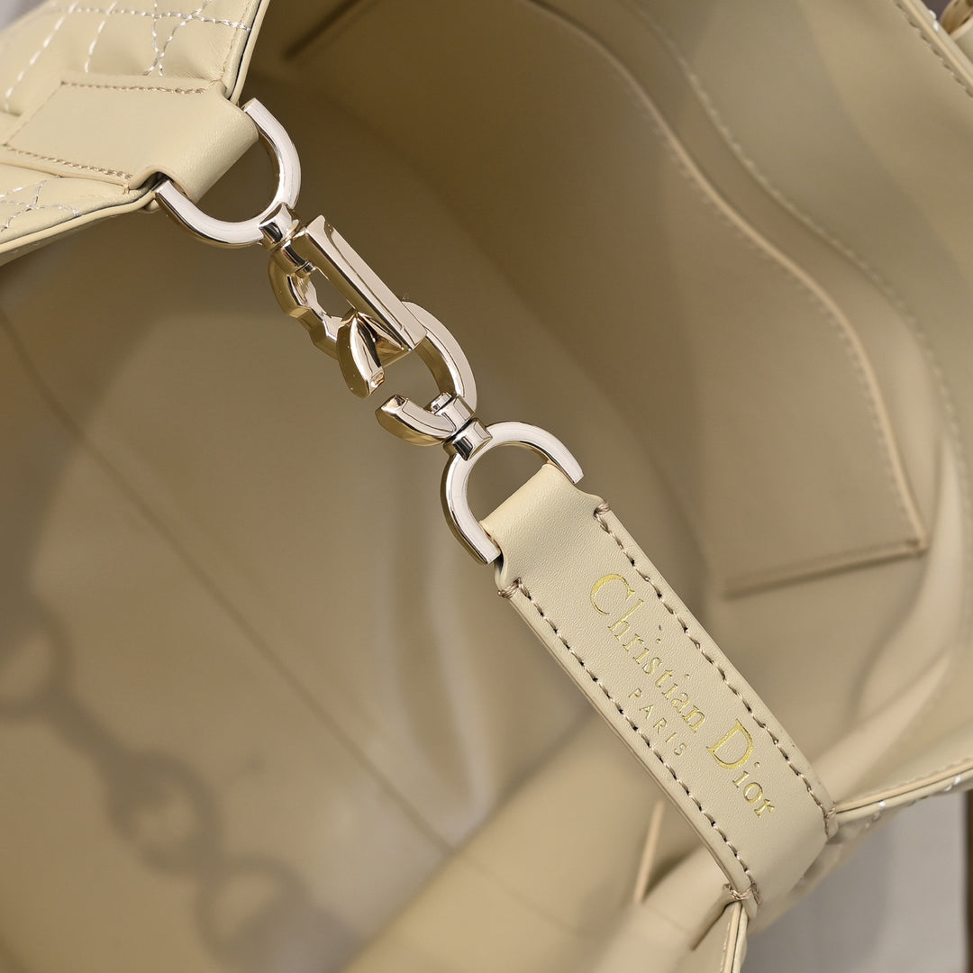 3 Colors - Large Vertical Diamond Pattern Handbag