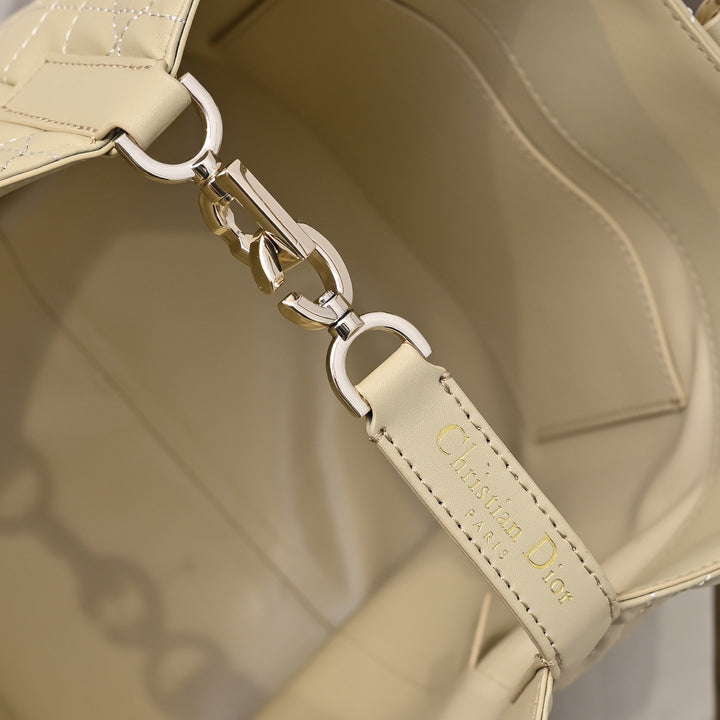 3 Colors - Large Vertical Diamond Pattern Handbag