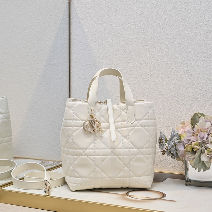3 Colors - Large Vertical Diamond Pattern Handbag
