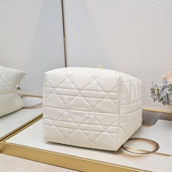 3 Colors - Large Vertical Diamond Pattern Handbag