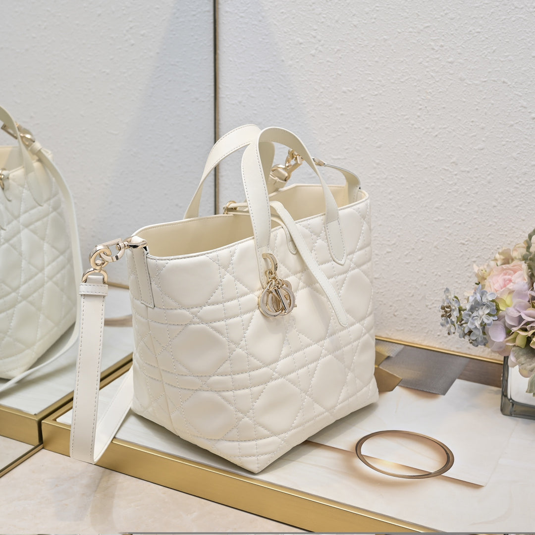 3 Colors - Large Vertical Diamond Pattern Handbag