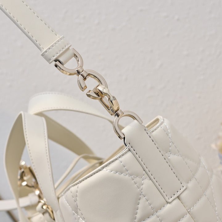 3 Colors - Large Vertical Diamond Pattern Handbag