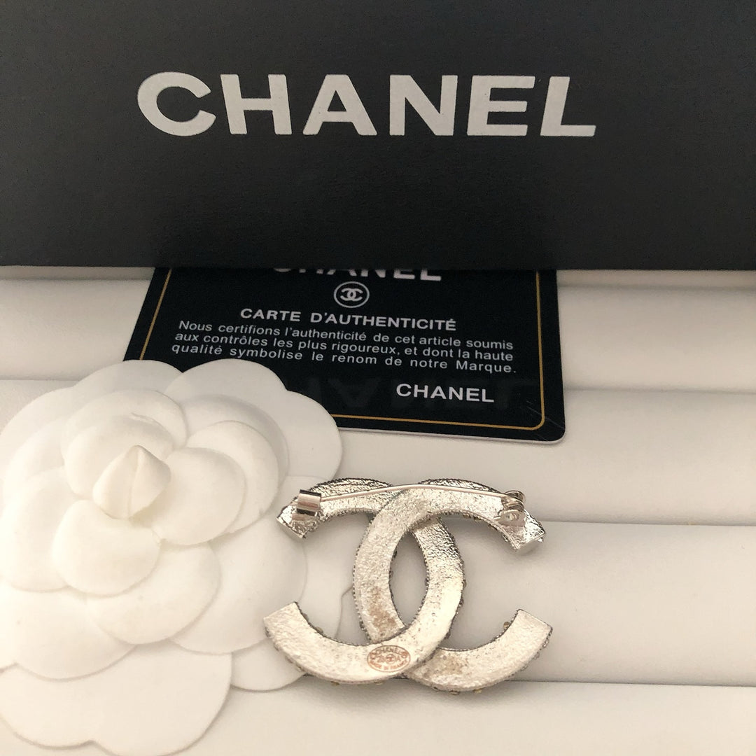 Elegant Reticulated Diamond Brooch